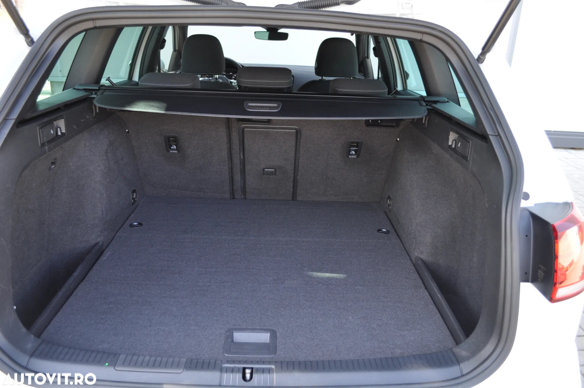 Volkswagen Golf 2.0 TDI DSG R-Line - 33