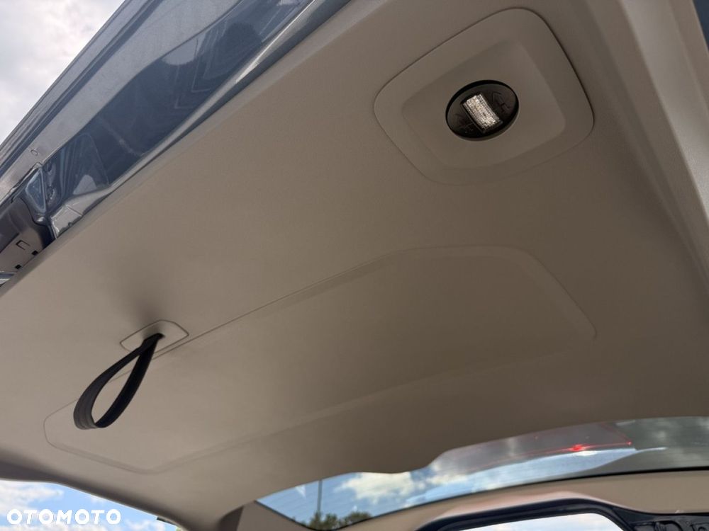 Ford Tourneo Custom - 32