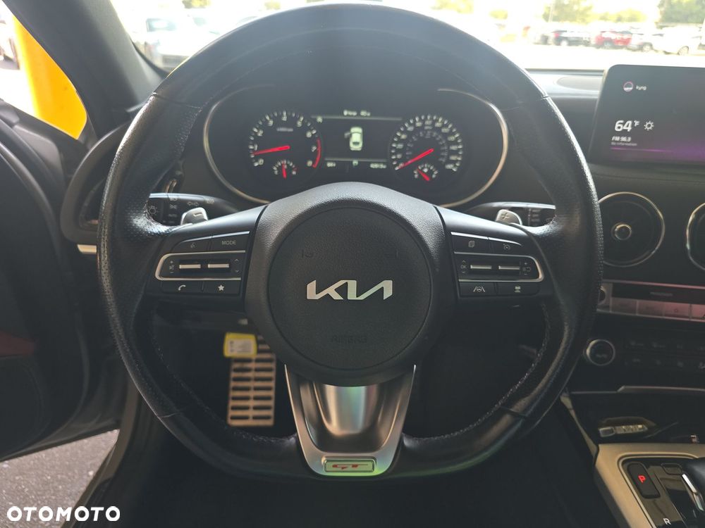 Kia Stinger - 9