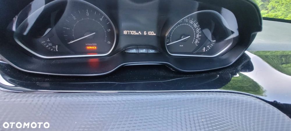Peugeot 2008 1.6 BlueHDi Style - 7