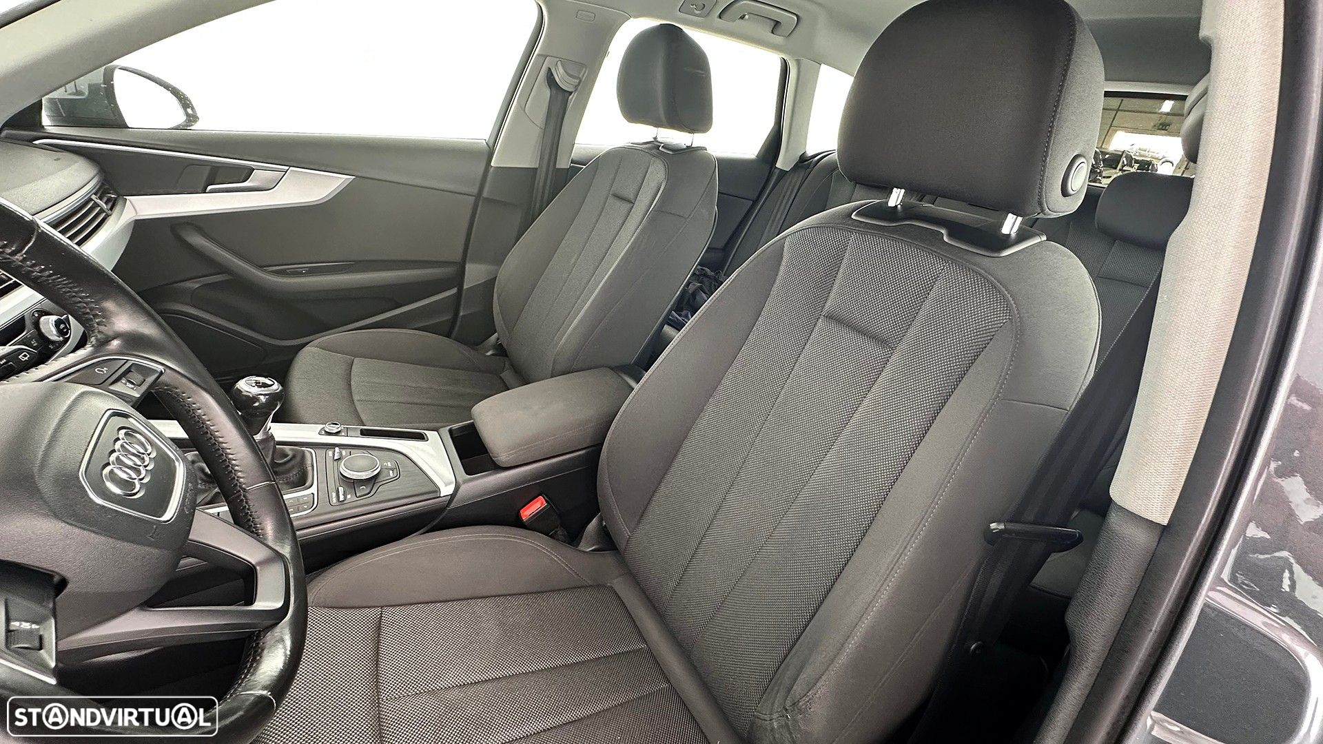 Audi A4 Avant 2.0 TDI Advance - 28