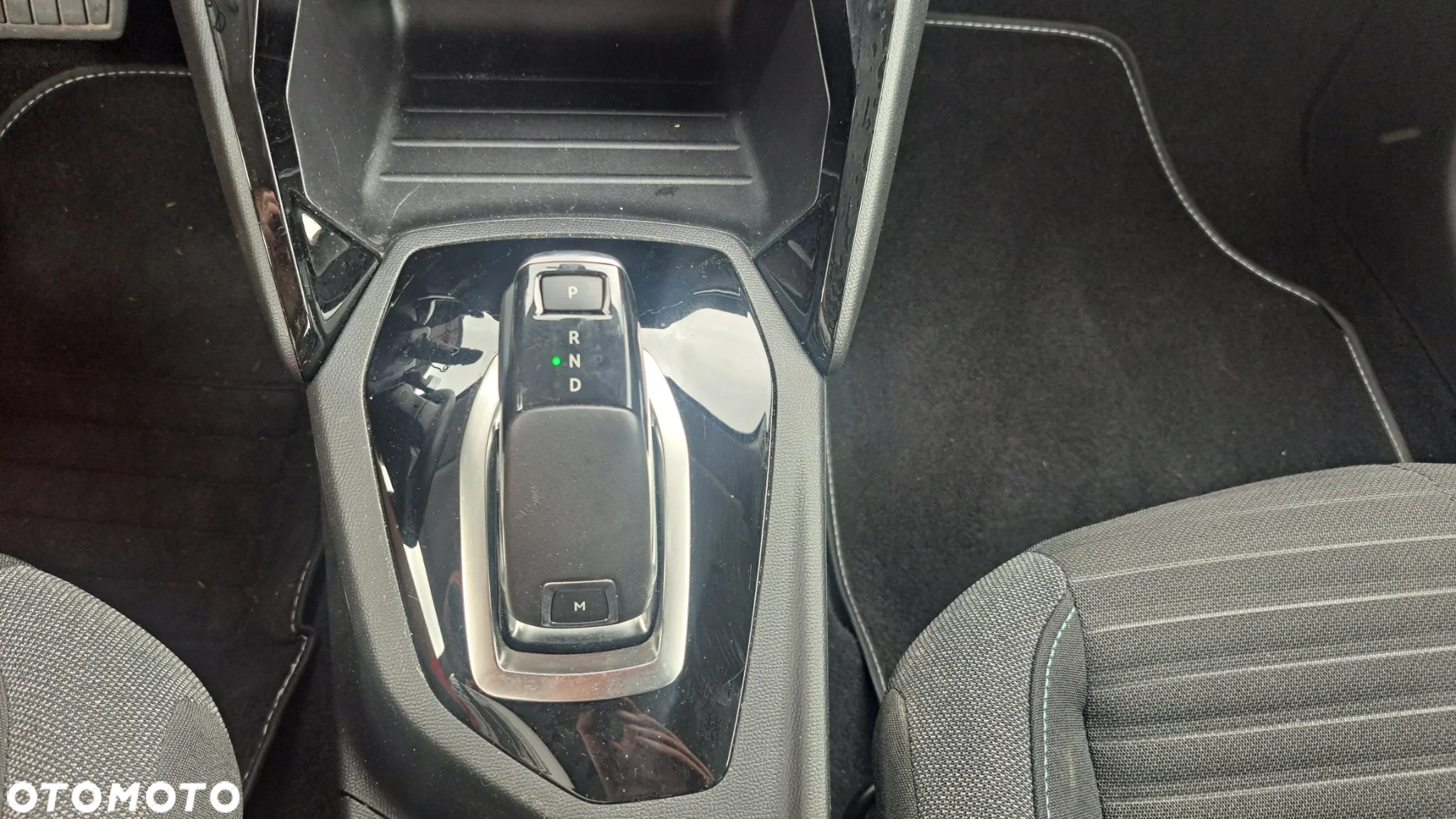Peugeot 208 - 11