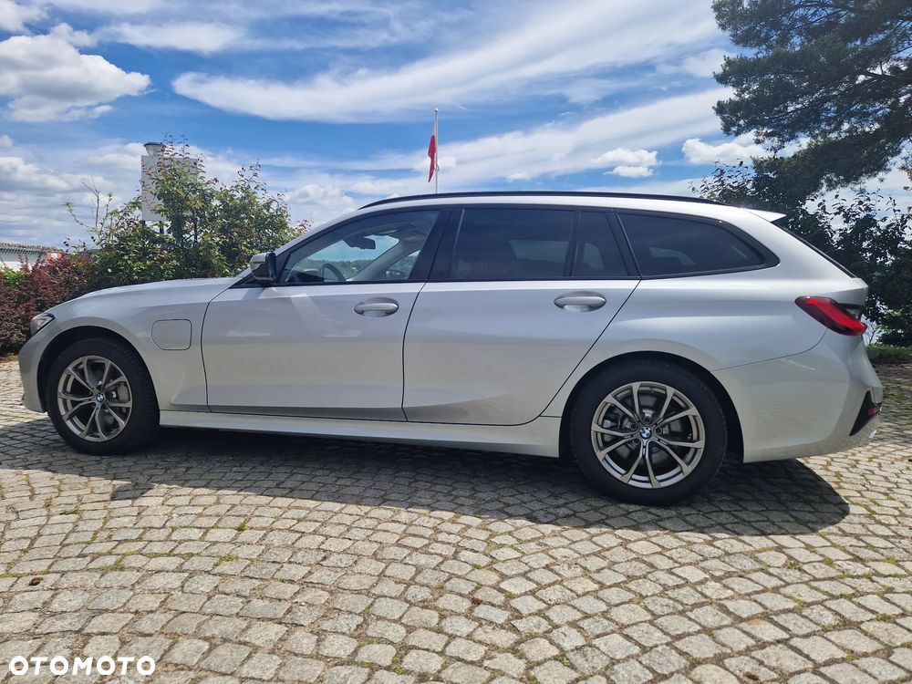 BMW Seria 3 330e xDrive - 18