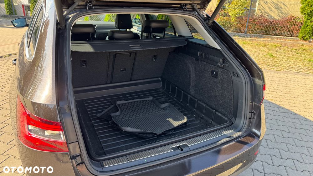 Skoda Superb 2.0 TDI DSG Style - 29