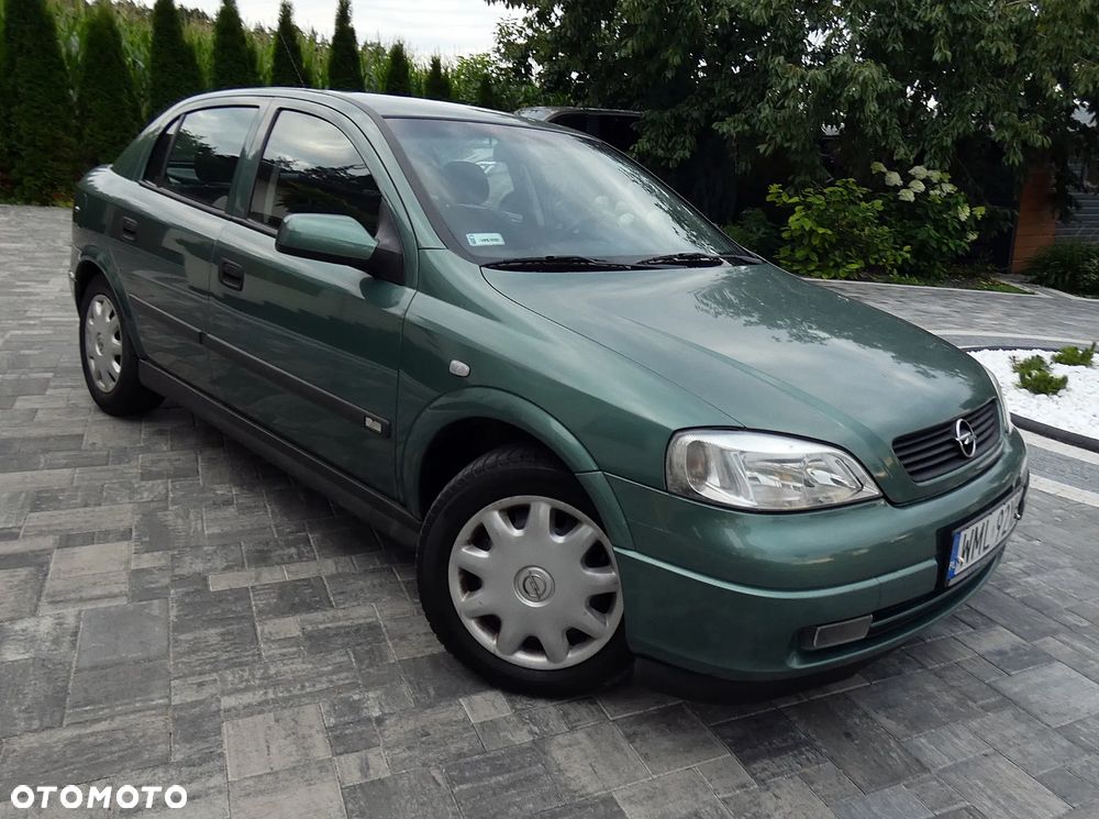Opel Astra 1.6 Sportive - 18