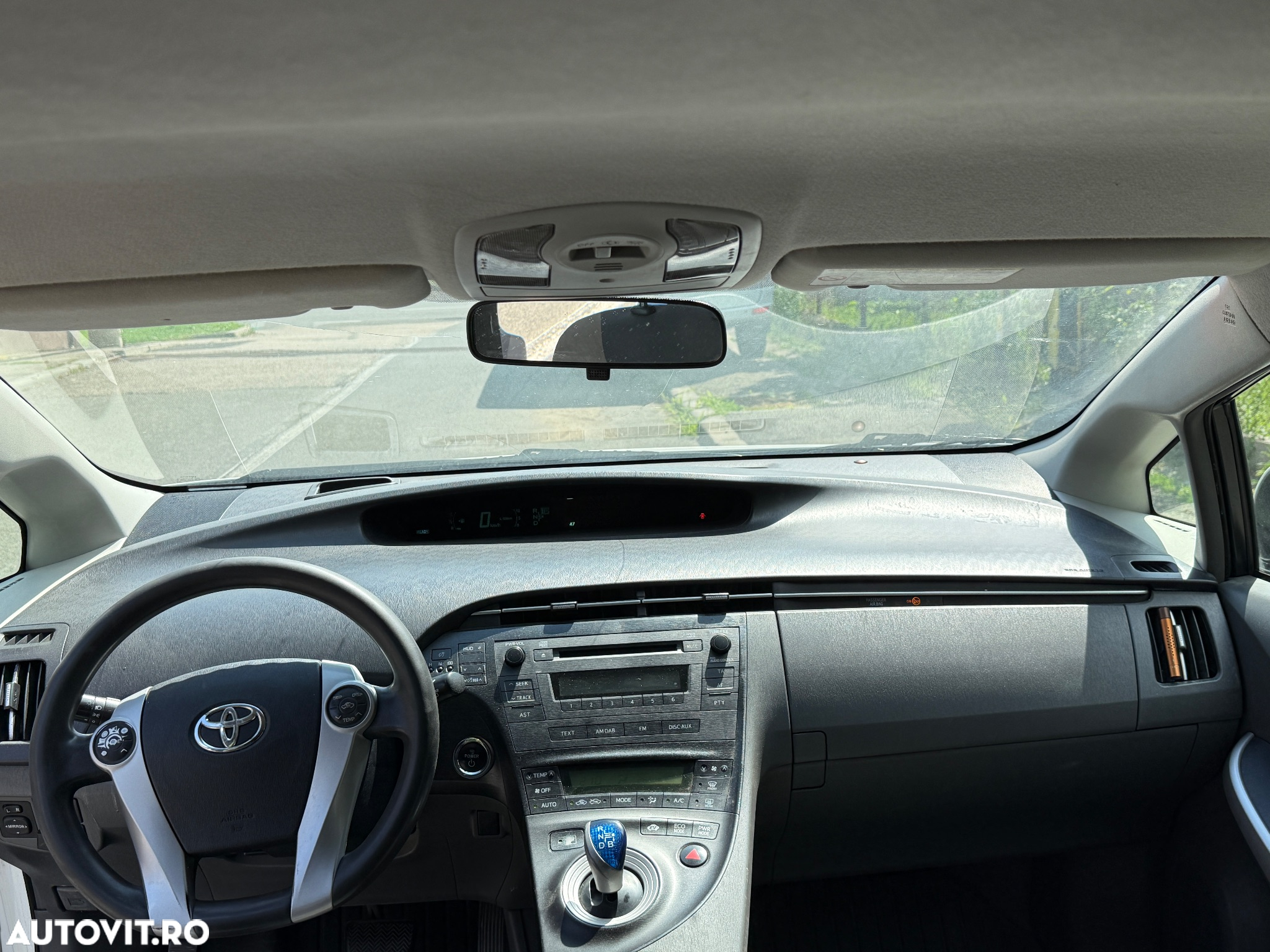 Toyota Prius (Hybrid) Sol - 9