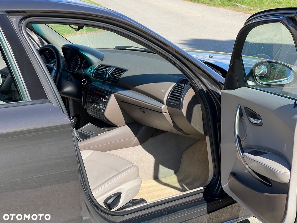 BMW Seria 1 120i - 24