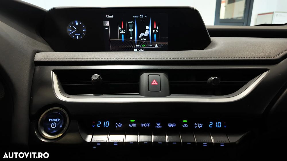 Lexus UX 250h - 31