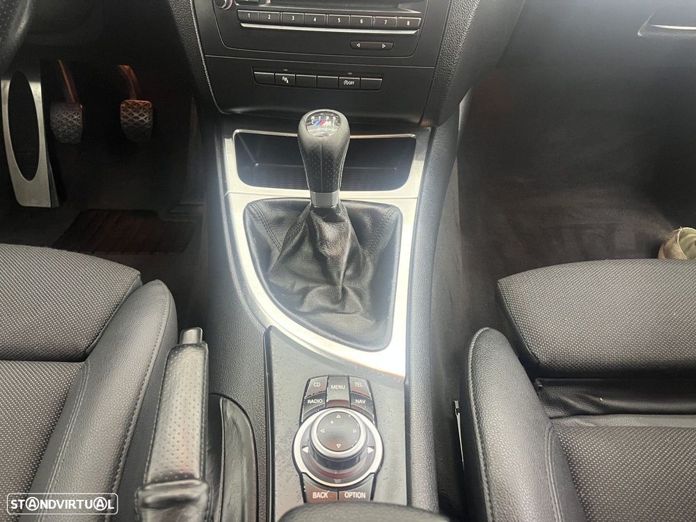 BMW 118 d Pack M - 12