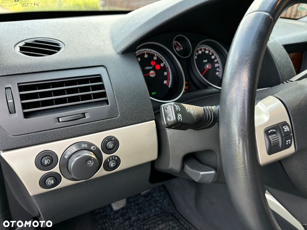 Opel Astra 1.6 Sport - 32