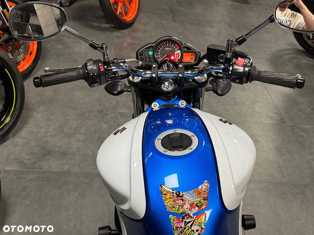 Suzuki Gladius - 24