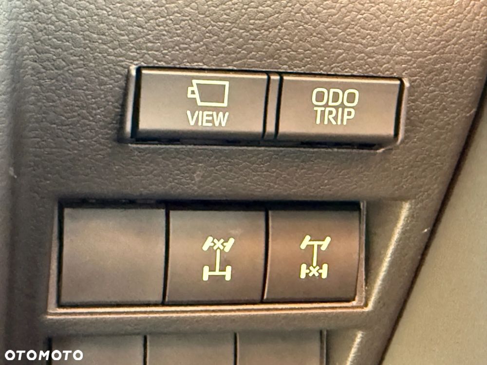 Toyota Land Cruiser - 13