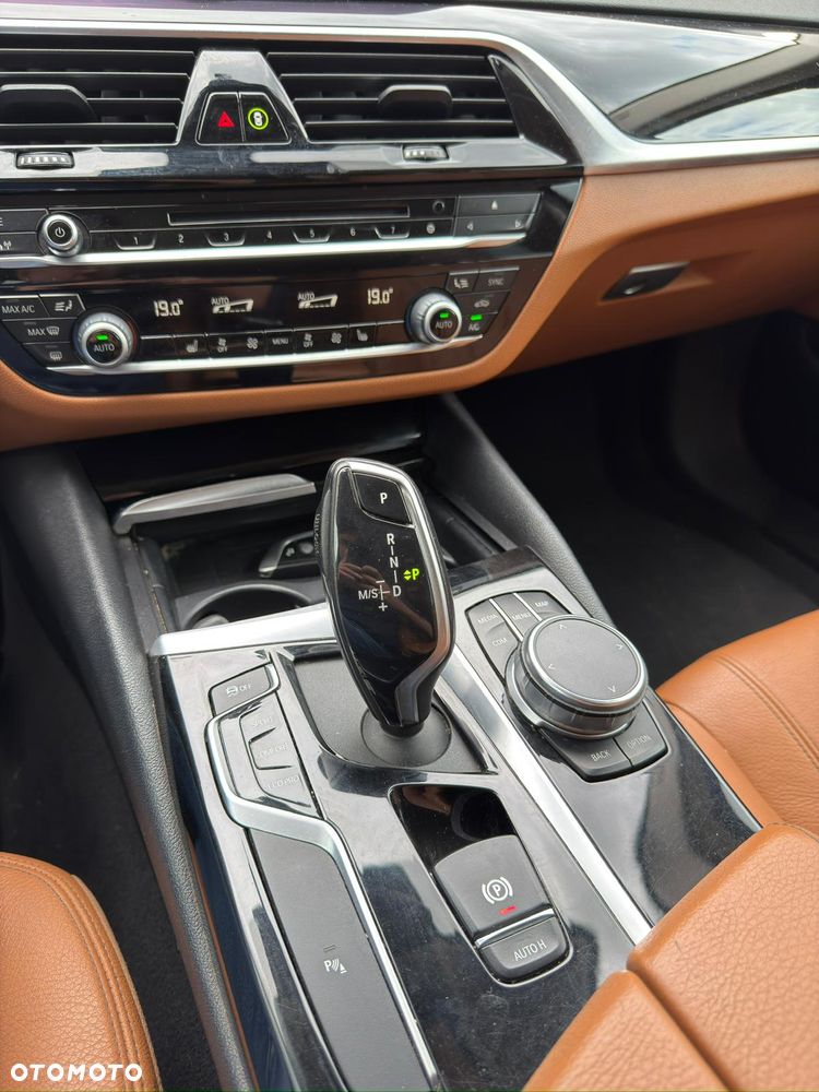 BMW Seria 5 520d xDrive - 12
