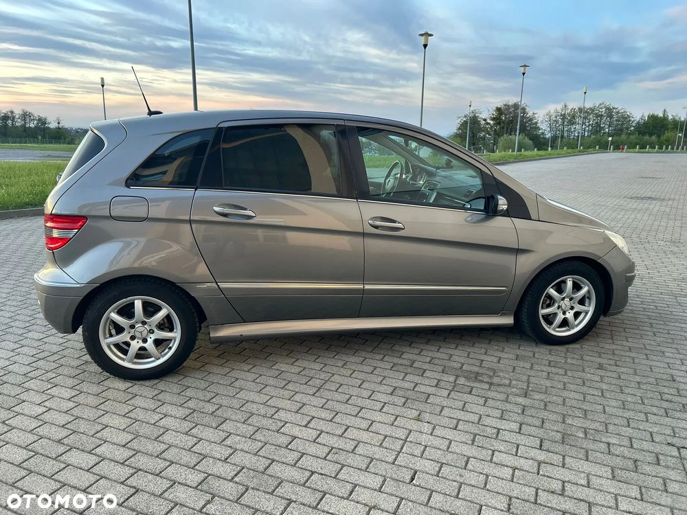 Mercedes-Benz Klasa B 200 CDI - 16