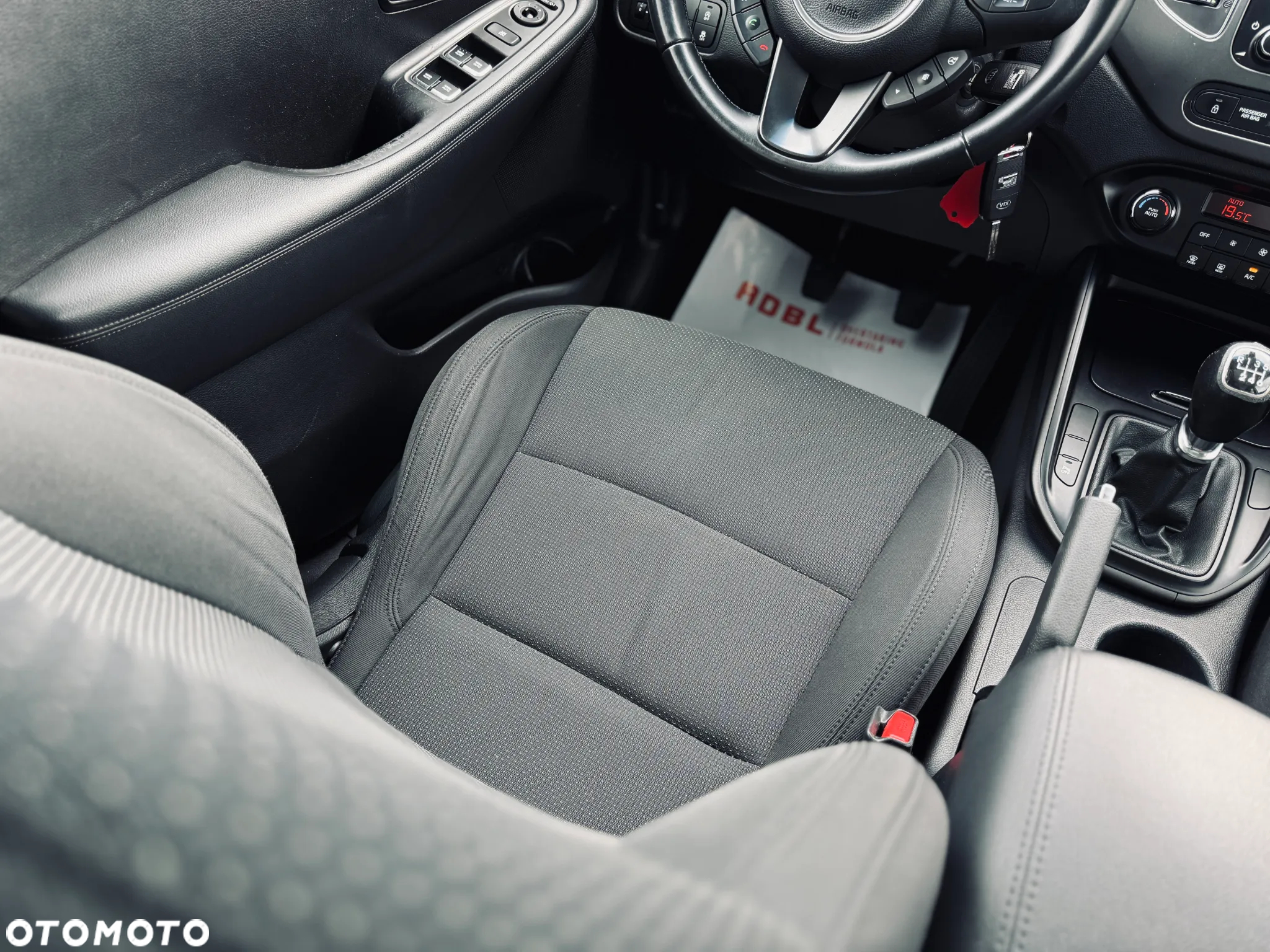 Kia Carens 1.7 CRDi M - 25