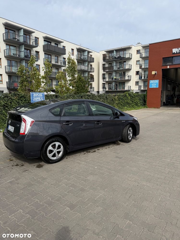 Toyota Prius 1.8 HSD Sol - 4