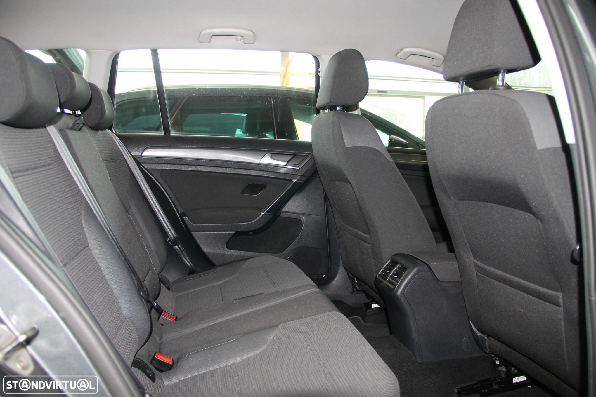VW Golf 1.6 TDI Confortline - 9
