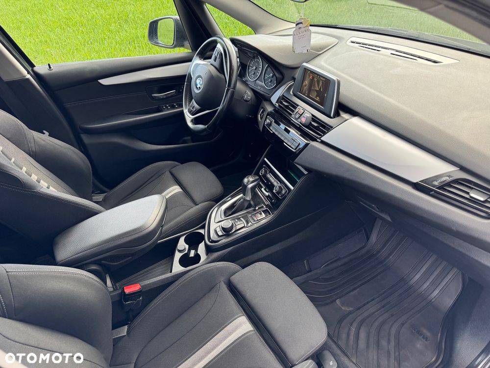 BMW Seria 2 218d - 5