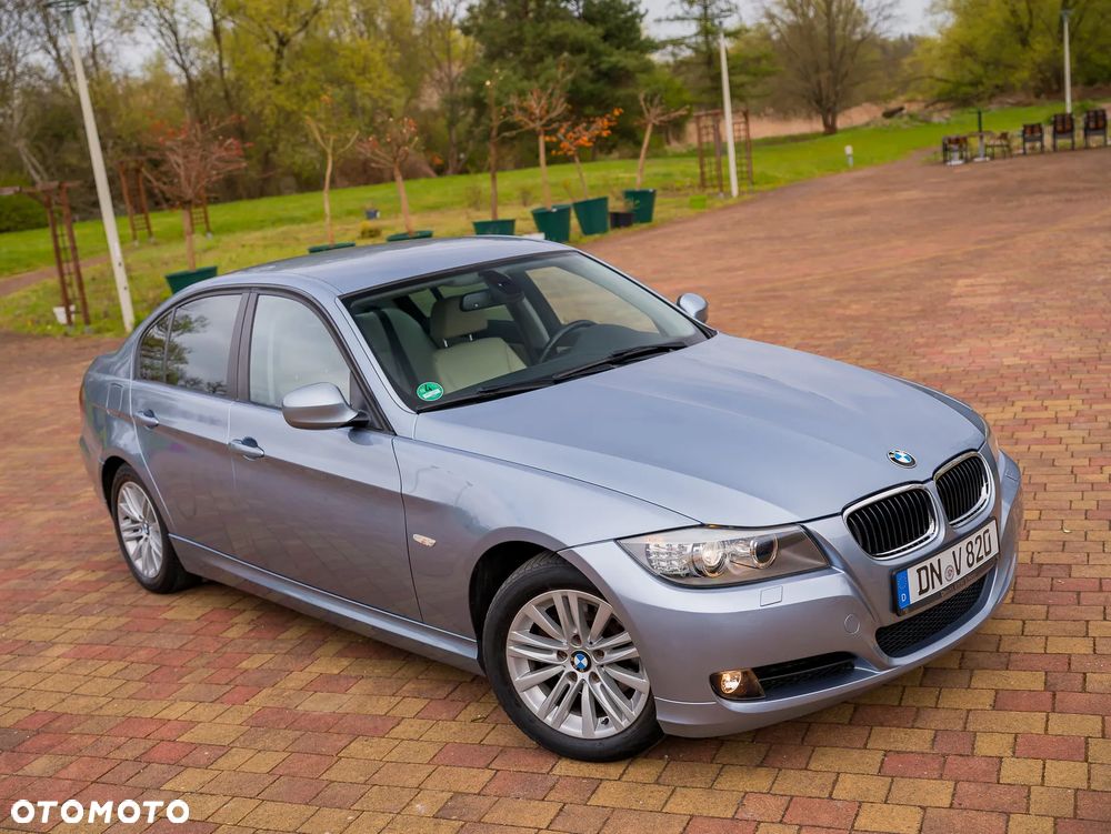BMW Seria 3 318i Edition Exclusive - 17