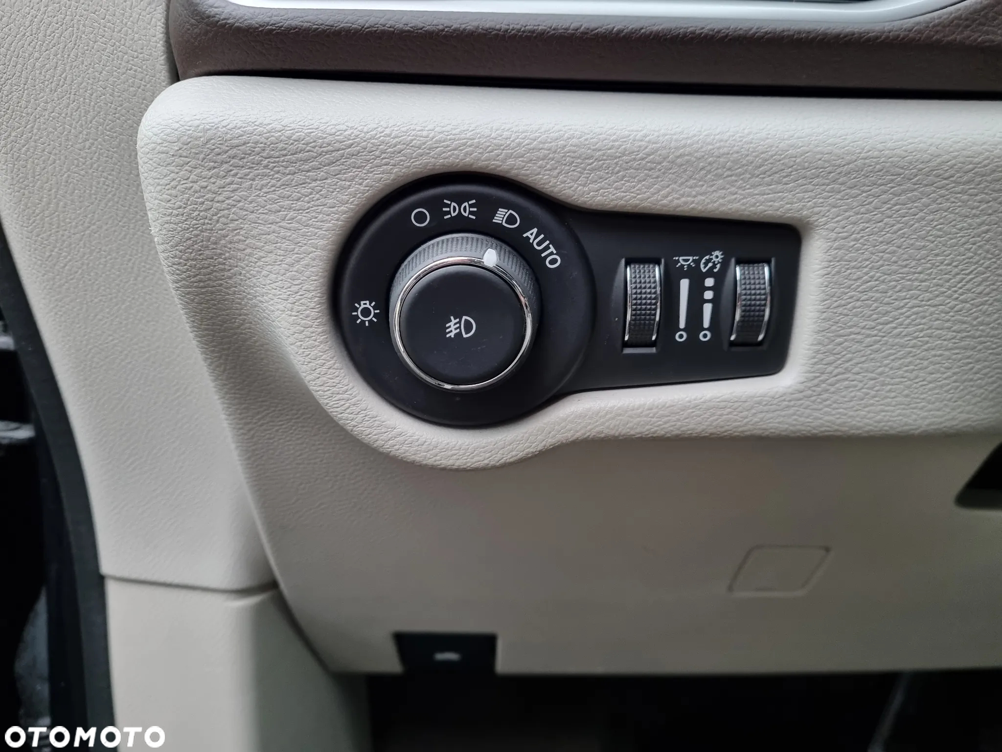 Chrysler Pacifica - 32