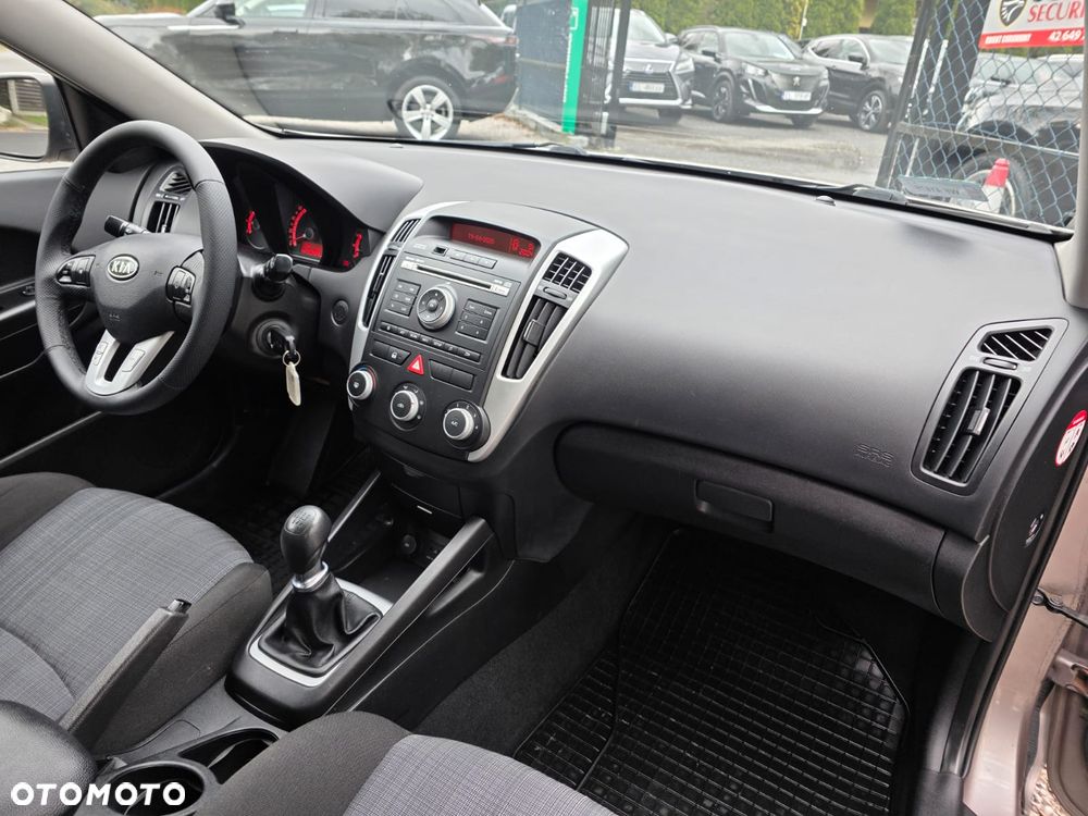 Kia Ceed 1.6 Comfort - 17