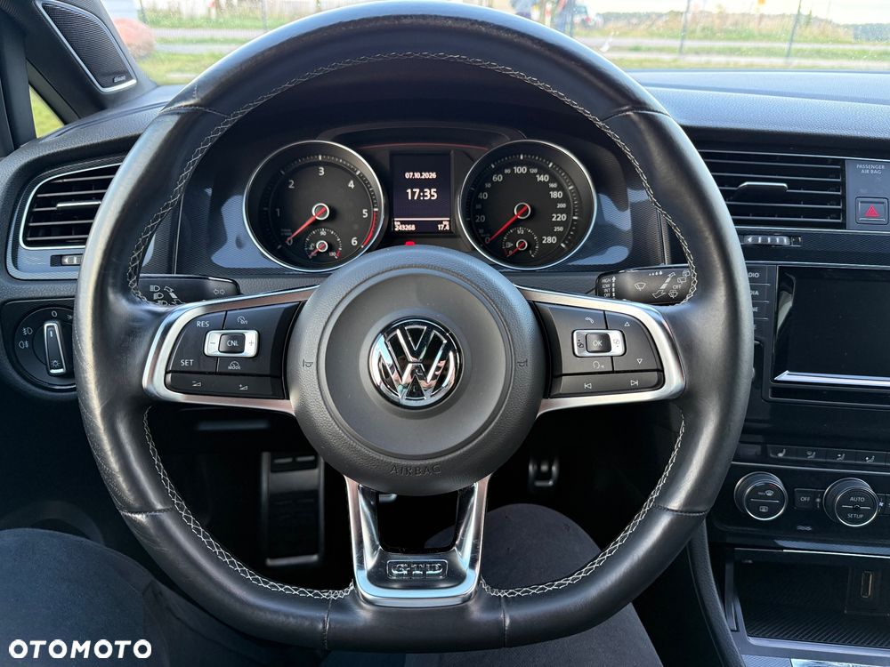 Volkswagen Golf - 16