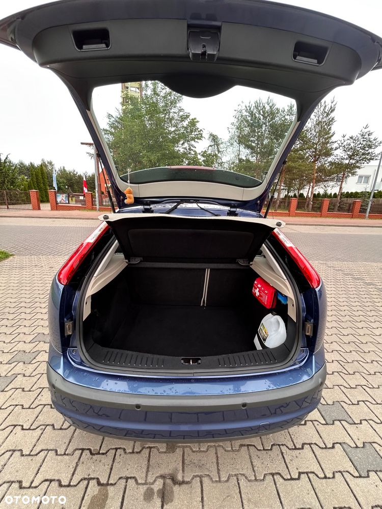 Ford Focus 2.0 Ghia - 9