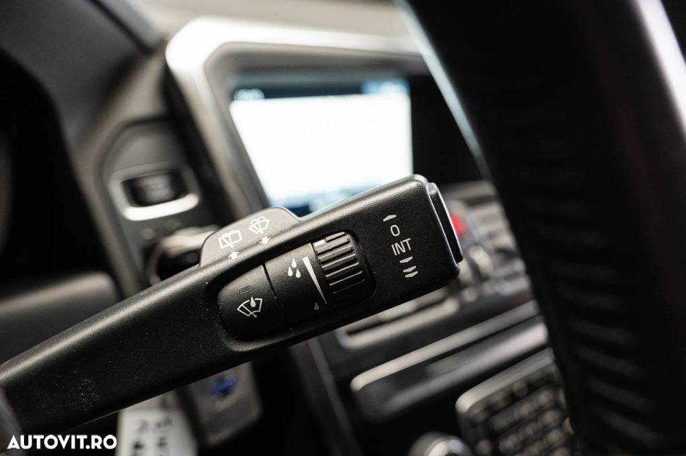 Volvo XC 60 D3 Geartronic Momentum - 24