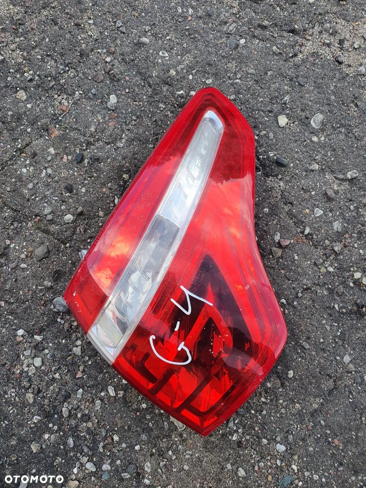 LAMPA TYLNA PRAWA CITROEN C4 PICASSO