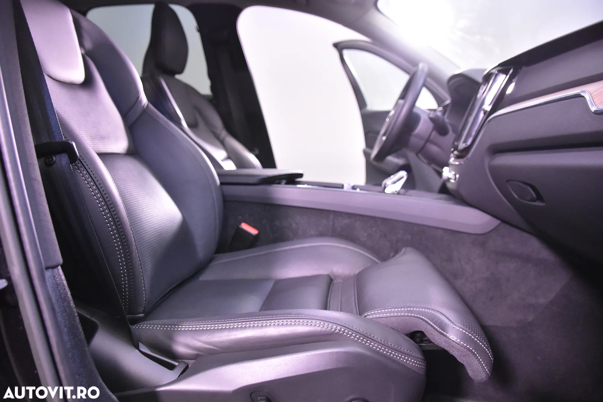 Volvo XC 60 B4 D AWD Plus Dark - 11