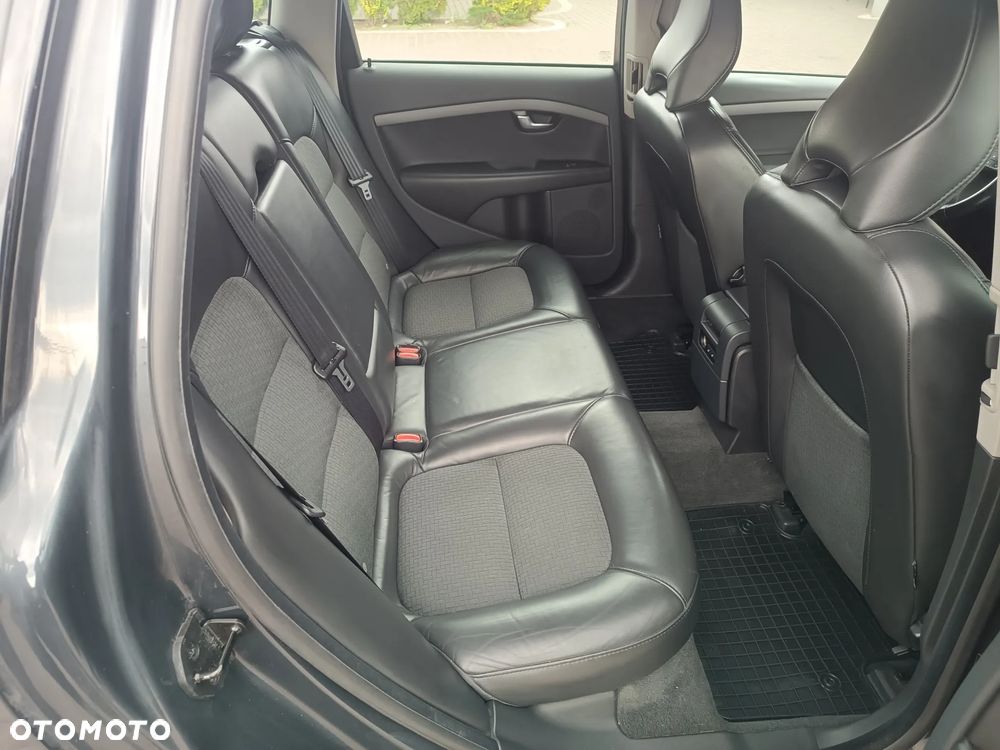 Volvo V70 2.4D Momentum - 32