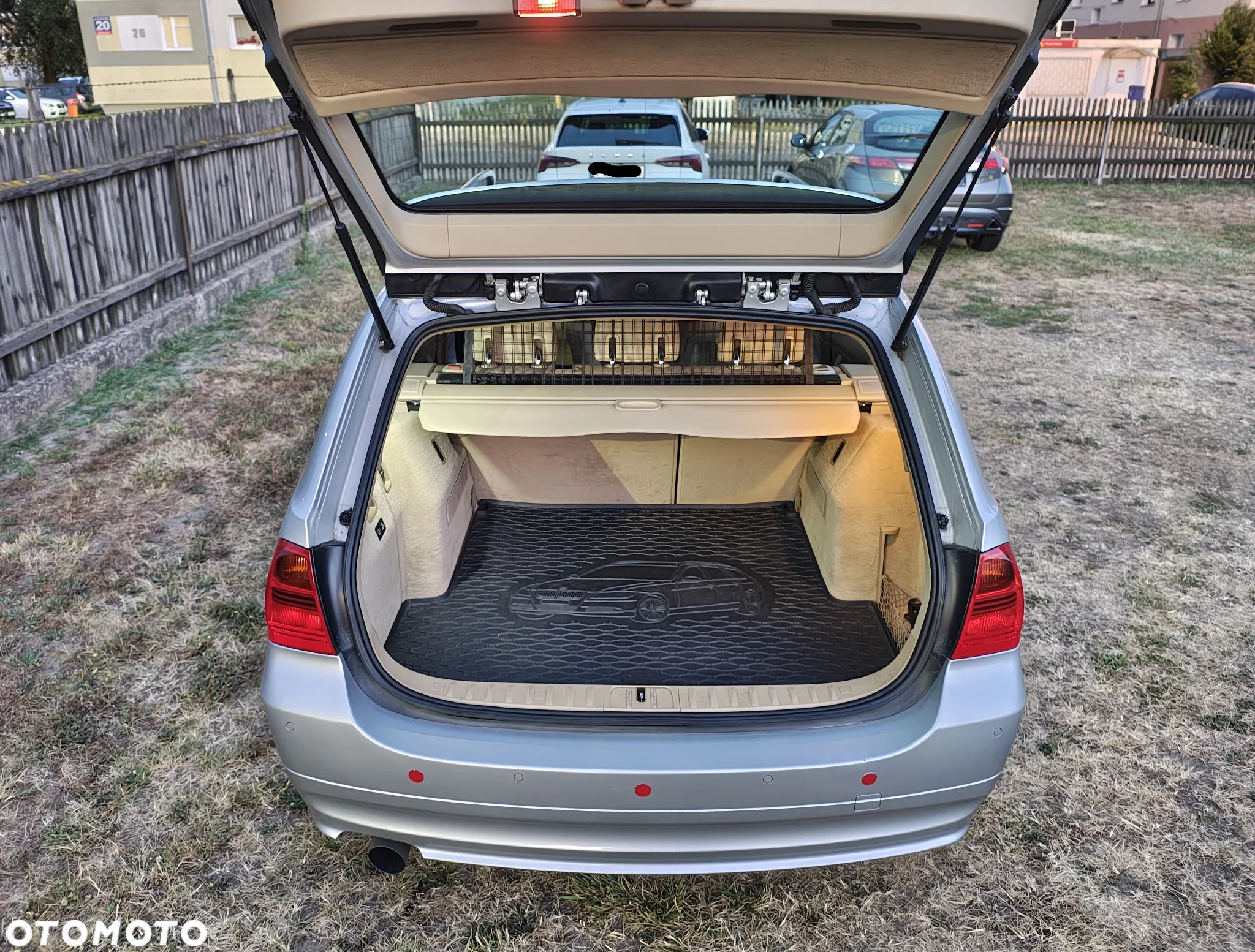 BMW Seria 3 320i Touring - 11