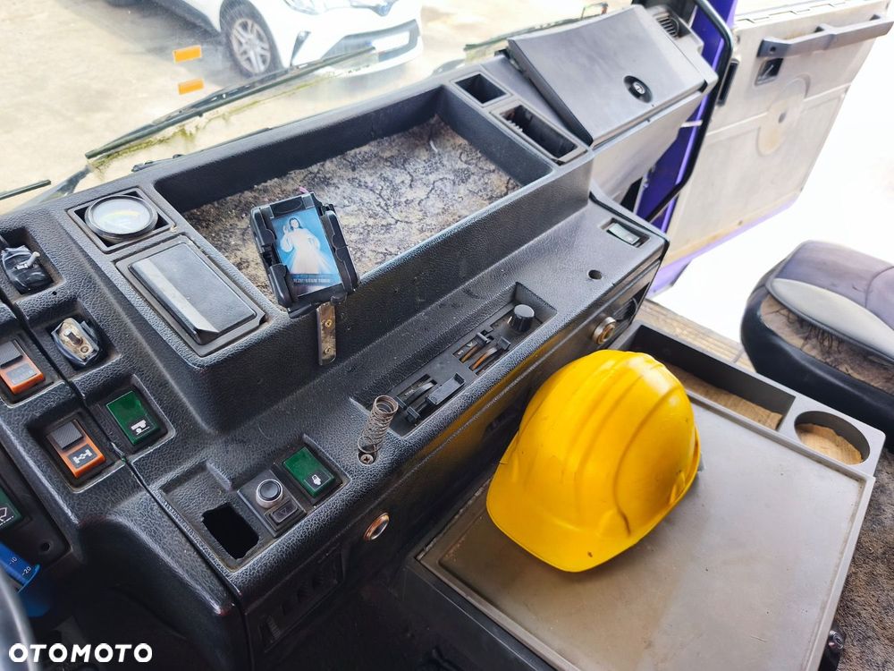 Volvo F 12 360 6X2 - 24