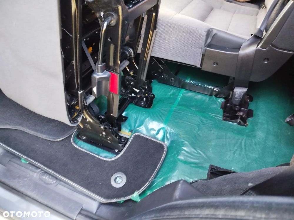 Land Rover Discovery - 16