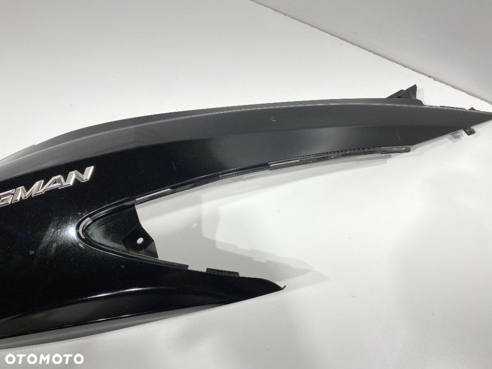 Boczek tył prawy Suzuki Burgman 125   13-17R - 2