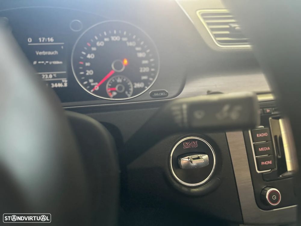 VW Passat 2.0 TDI BlueMotion Trendline - 19