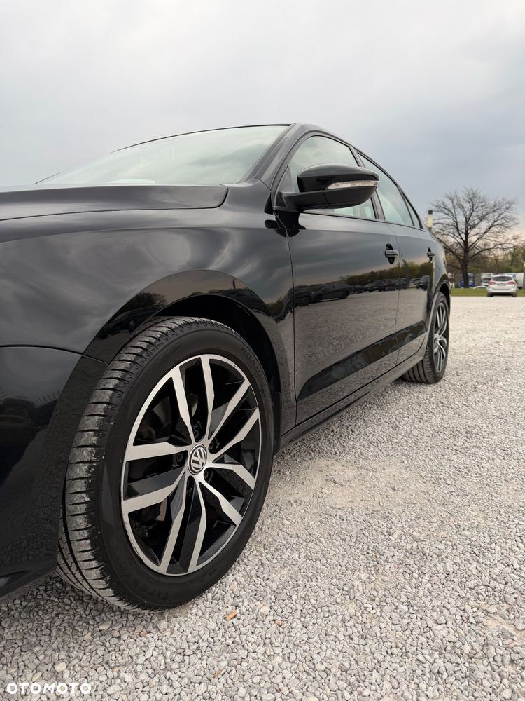 Volkswagen Jetta 2.0 TDI DPF BMT Trendline - 11