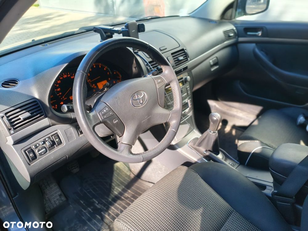 Toyota Avensis 1.8 VVT-i Luna - 11