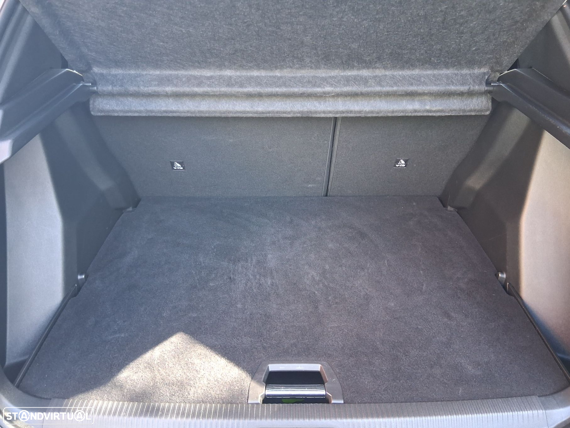 Peugeot 2008 1.2 PureTech Allure EAT8 - 21