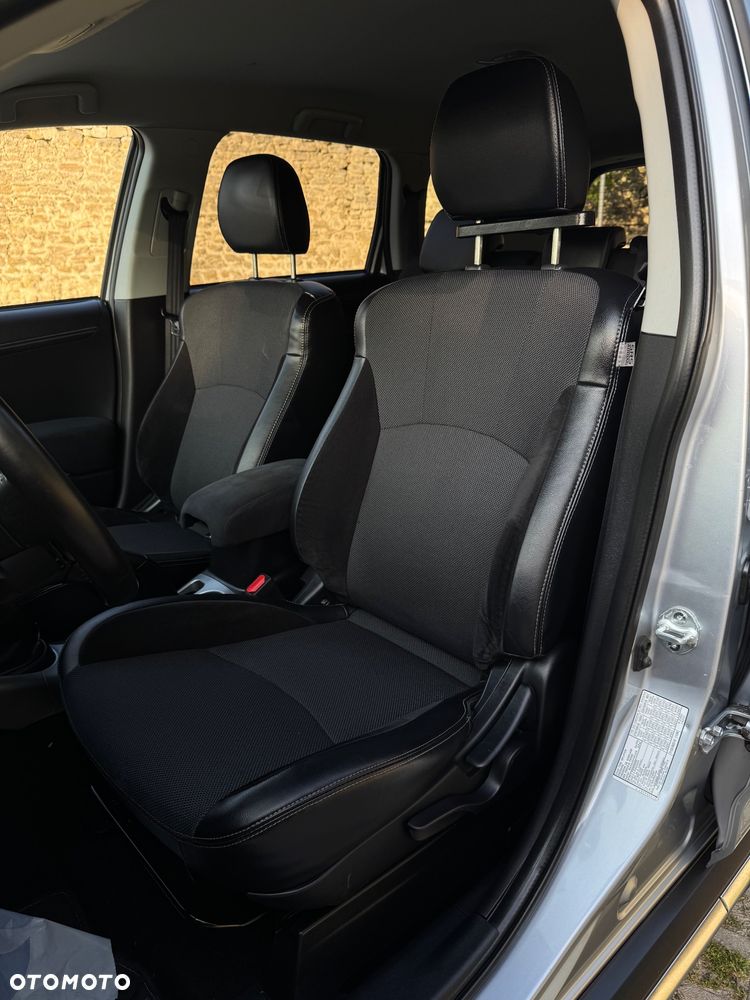 Mitsubishi Outlander 2.0 2WD Invite - 32