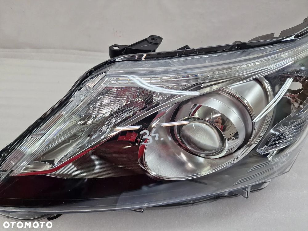TOYOTA AVENSIS T27 LIFT 12- JAK NOWA LEWA LAMPA PRZEDNIA PRZÓD , ZWYKŁA SOCZEWKA , NR KOITO 05-26 / 10100-18825 , ORYGINALNA , BARDZO ŁADNA , NR AUKCJI LPP34 - 4