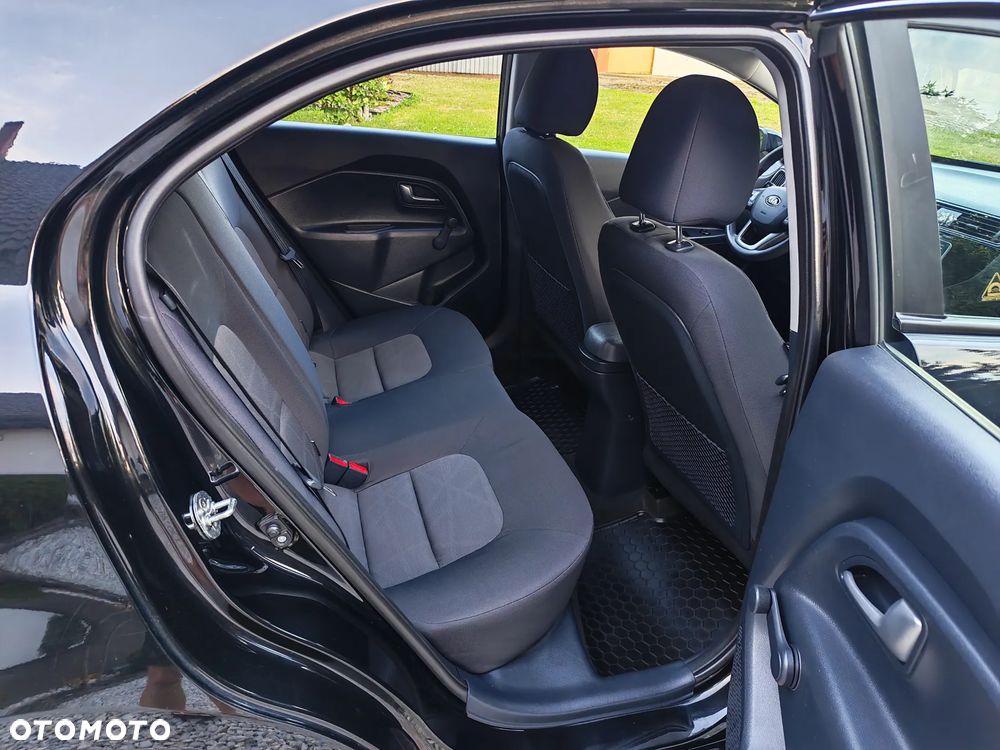 Kia Rio 1.2 L - 12