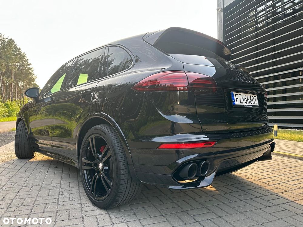 Porsche Cayenne Turbo - 12