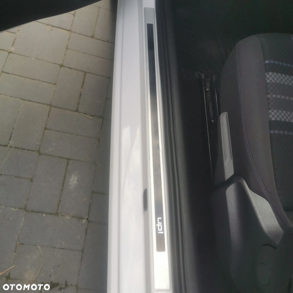 Volkswagen up! (BlueMotion Technology) high - 13