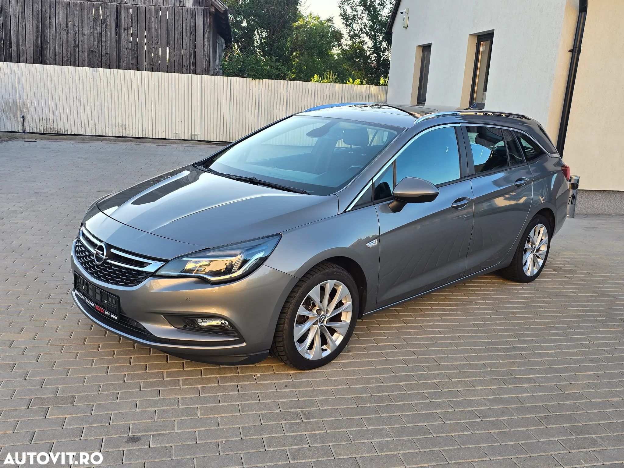 Opel Astra 1.6 CDTI DPF ecoFLEX Sports TourerStart/Stop Edition - 1