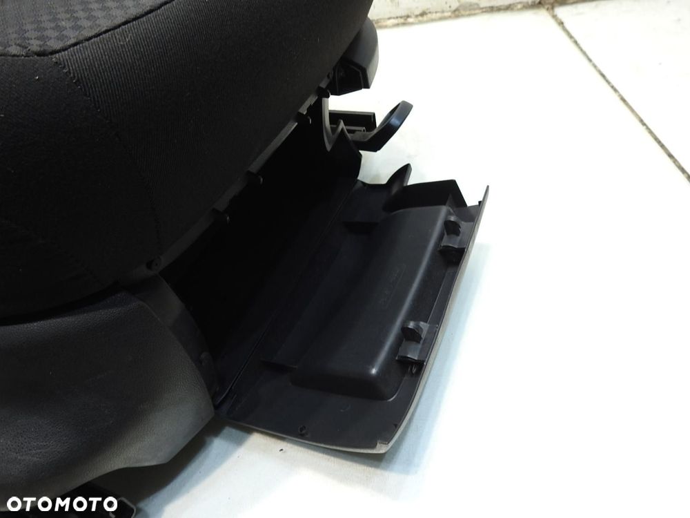 FOTEL PRAWY PRZÓD PODGRZEWANY SKODA FABIA II - 9