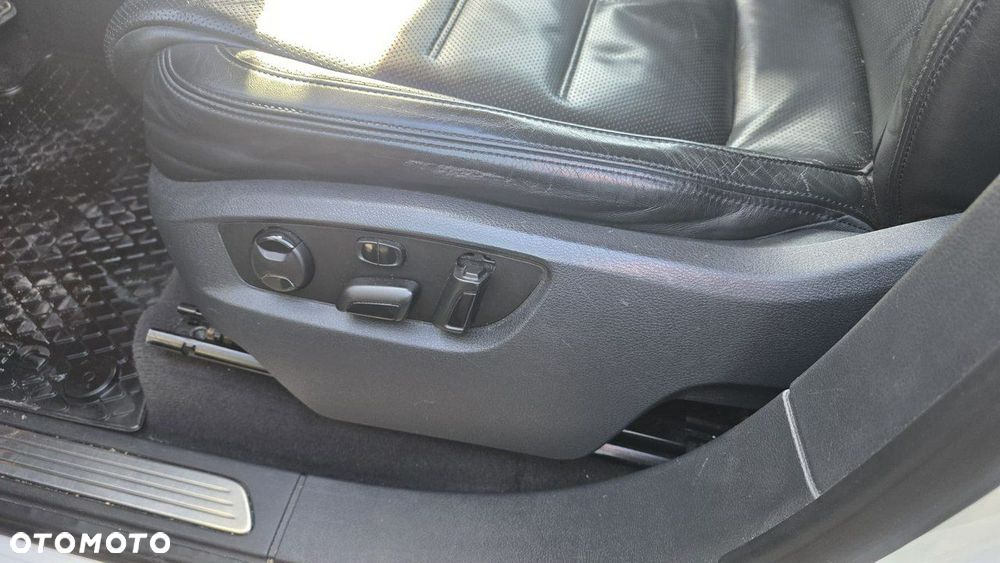 Volkswagen Touareg - 22