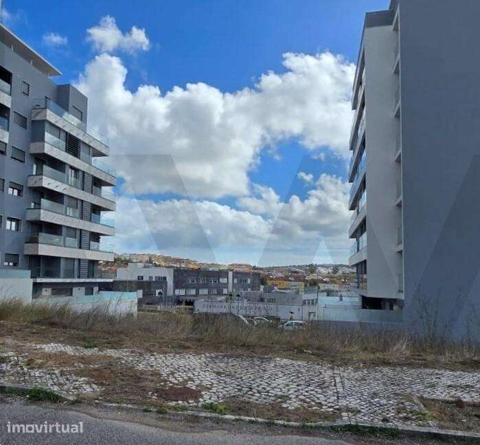 Lote de terreno com projeto aprovado e licença a pagamento na Amadora - Grande imagem: 3/10