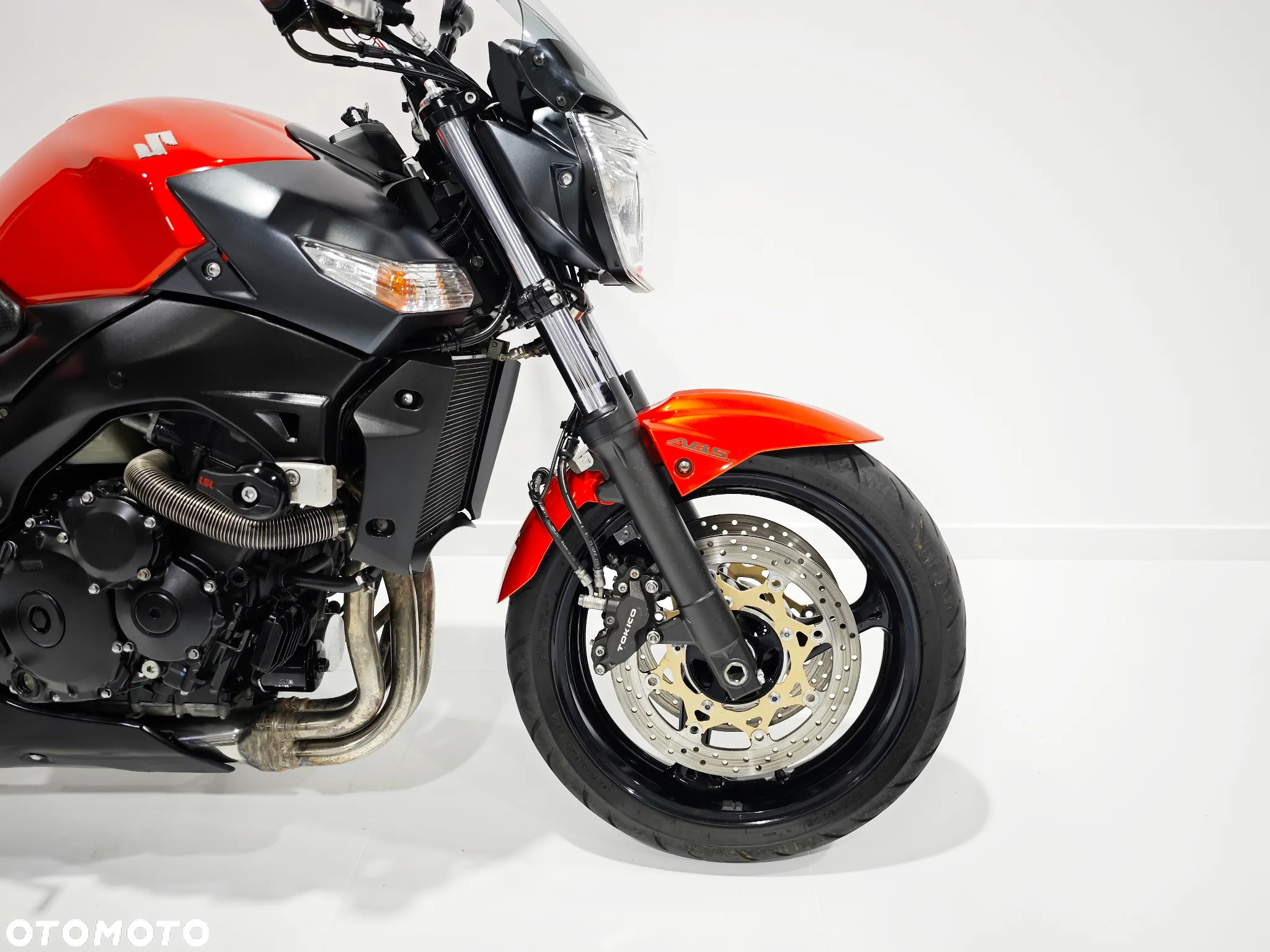 Suzuki GSR - 13
