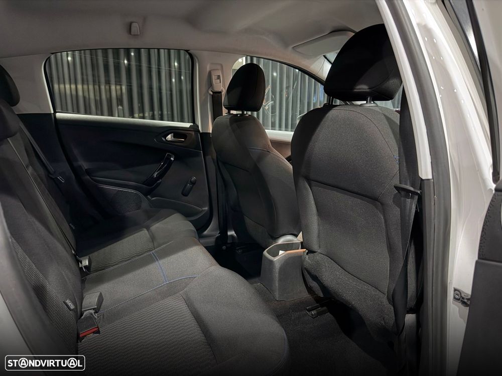 Peugeot 208 1.6 e-HDi SE Style - 32